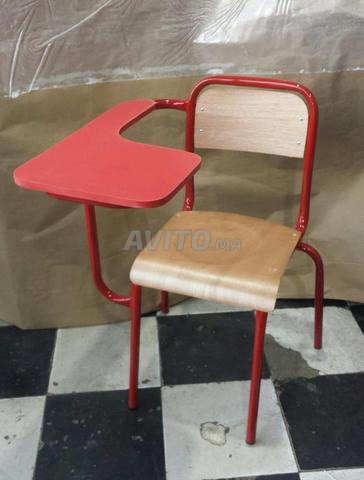 CHAISE SEMI METALIQUE AVEC ECRITOIRE 