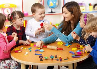  مربية اطفال