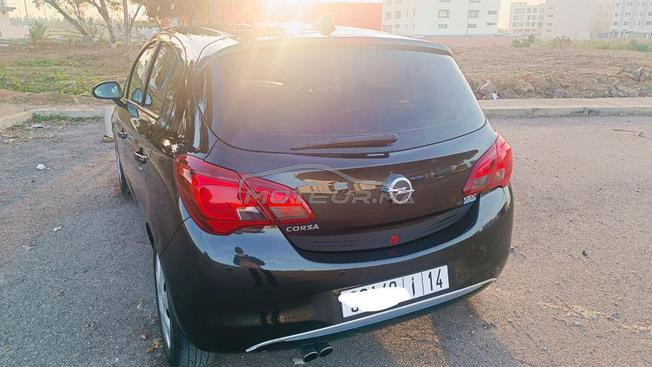 Opel Corsa Essence Manuelle 2016 à Mohammedia