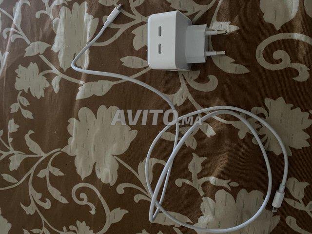 Je vends un power bank et un chargeur iPhone