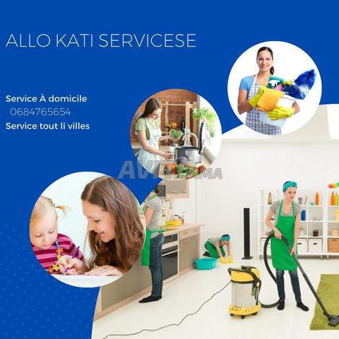 Des femmes polyvalentes ménage cuisine nounou