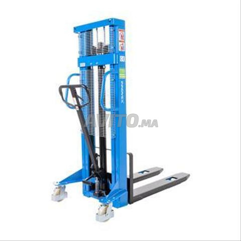 gerbeur 2 tonnes avec un hauteur de 3m ou 1,60cm