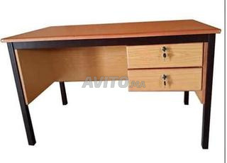 مكتب سيمي ميتاليك مع صندوق ثابت