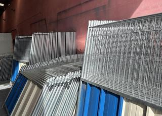 حواجز/ سياج موقع البناء