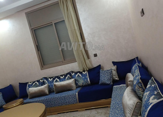 شقة للبيع بموقع متميز بالطابق الاول مع سطح معزول 