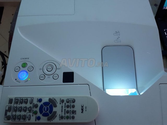 Vidéo projecteur NEC UM301X