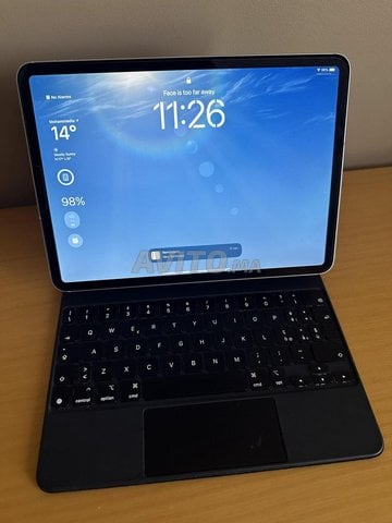 iPad Pro 2nd Gen 11inch Cellular 1TB avec Clavier