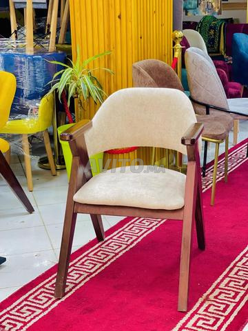 CHAISES ET TABLES POUR CAFE