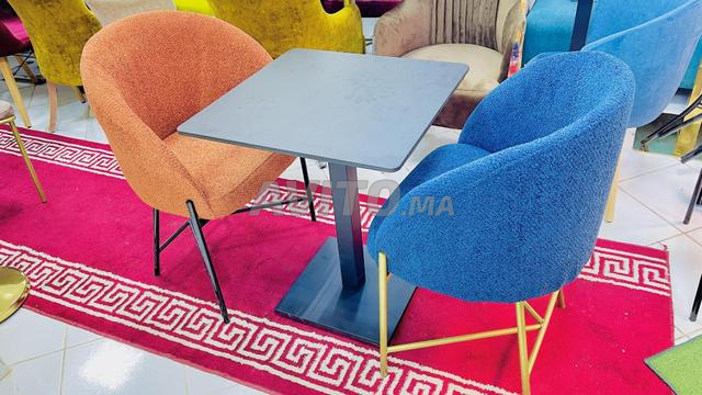 CHAISES ET TABLES POUR CAFE