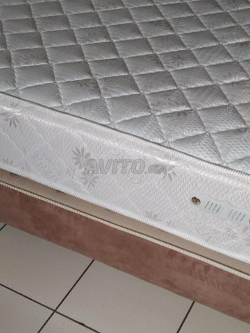 Lit avec matelas neuf