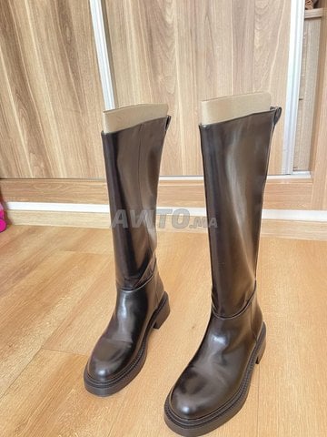Bottes neuf  en cuir noir 