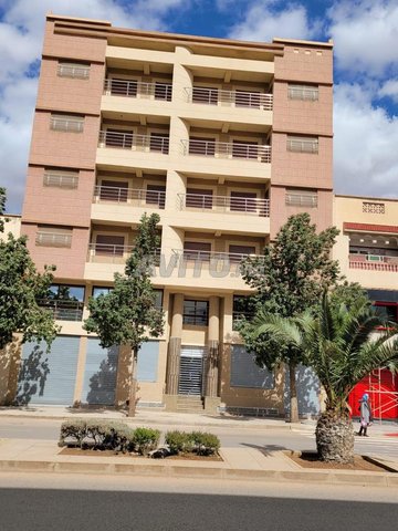 Immeuble a vendre de 8 appartements , 2 commerces 