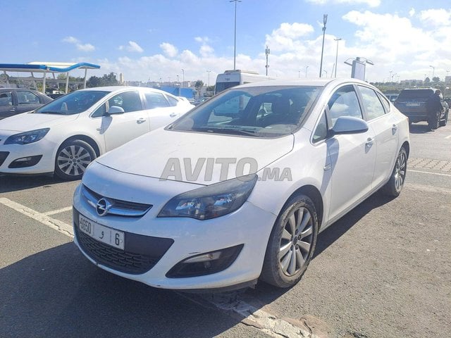 Voiture Opel Astra 2017 à Casablanca  Diesel  - 6 chevaux