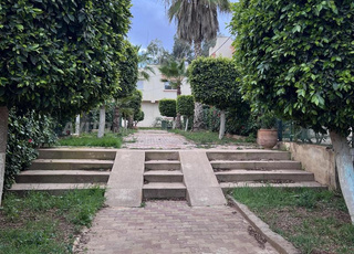 Petite villa - 3 Salons et 3 chambres