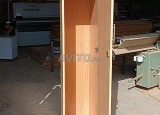 خزانة ملابس خشبية