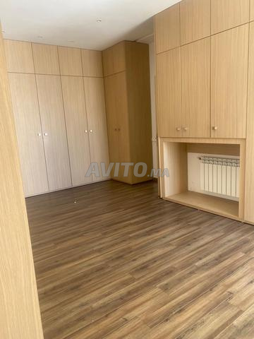 Villa neuve de 4730m2 à Souissi