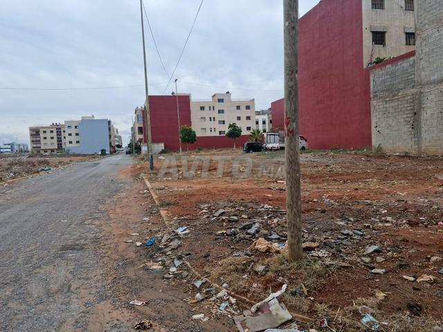 lot d'angle Titré RDC et 3 étages 