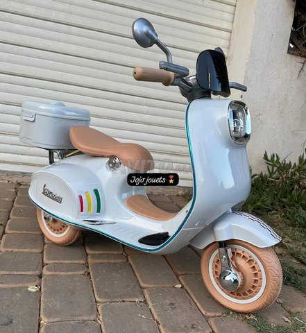 moto électrique Vespa 12V 1à5ans 