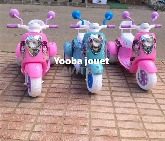 moto électrique Vespa 6V Frozen 
