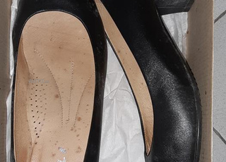 50 paires de chaussures pour femmes