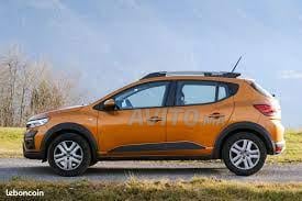 سيارة رائعة صفراء داسيا سانديرو