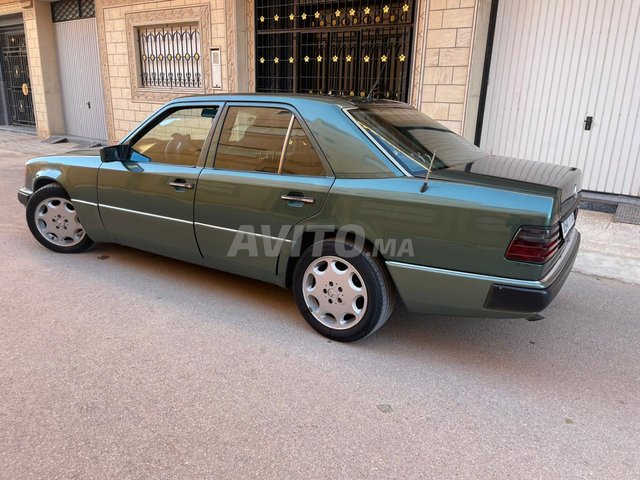 Mercedes-Benz 250 occasion Diesel Modèle 1991