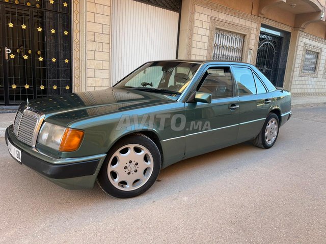 Mercedes-Benz 250 occasion Diesel Modèle 1991