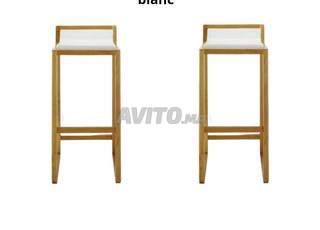 مجموعة من 2 كراسي بار عالية من الخشب والجلد الأبيض