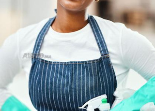 Femme de ménage africain sénégalais et ivoirien
