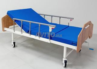 سرير طبي يدوي
