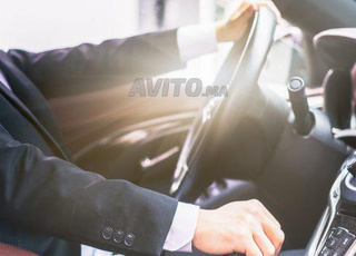 سائق بسيارة خاصة  chauffeur privé