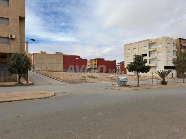 قطعة أرض بمساحة 1251 مترًا مربعًا لمشروع تجاري كبير