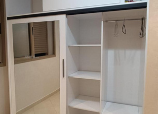 armoire en tres bonne état 