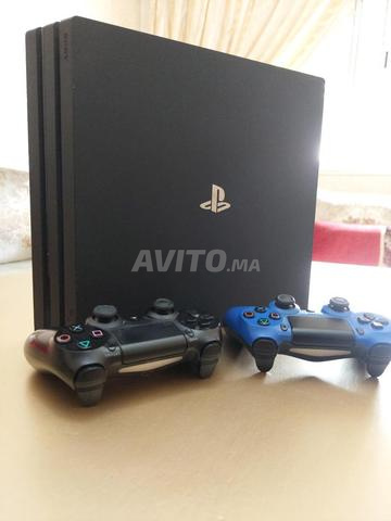 Ps4 Pro 2 manettes et fifa 23
