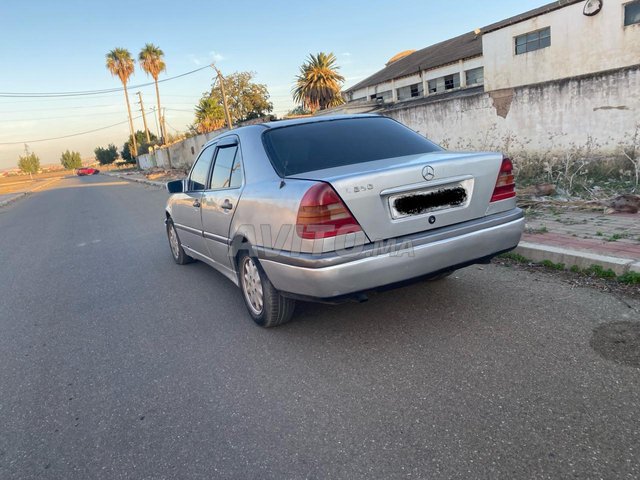 Mercedes-Benz 250 occasion Diesel Modèle 1994