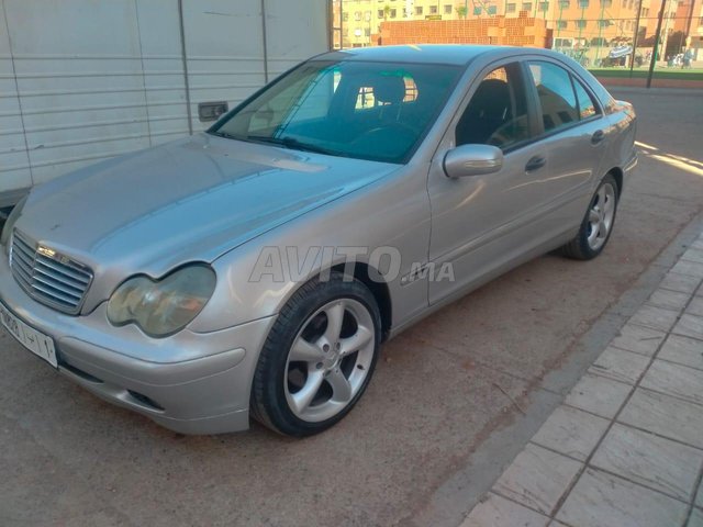 Mercedes-Benz 220 occasion Diesel Modèle 2000