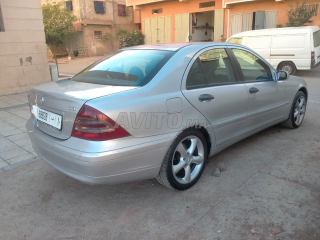 Mercedes-Benz 220 occasion Diesel Modèle 2000