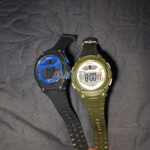 deux montres sports unisexe