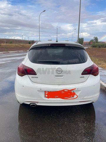 Opel Astra occasion Diesel Modèle 2011