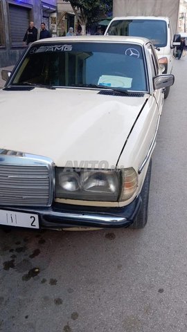 Mercedes-Benz 240 occasion Diesel Modèle 1983