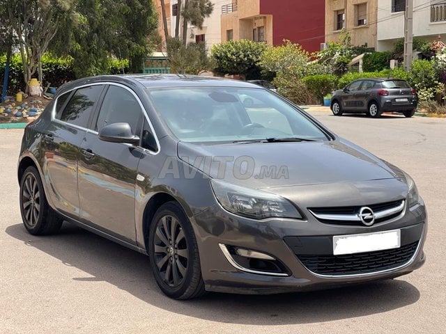 Voiture Opel Astra 2014 à Agadir  Diesel  - 8 chevaux