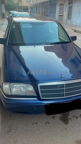 Voiture Mercedes-Benz 220 1996 à Oujda  Diesel  - 11 chevaux