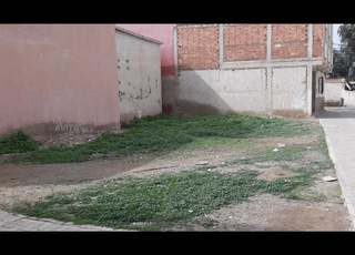 ارض للبيع 200 متر قرب الكورنيش بواجهتين . 