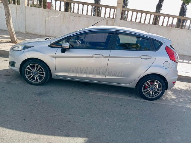 Voiture Ford Fiesta 2015 à Casablanca  Diesel  - 6 chevaux
