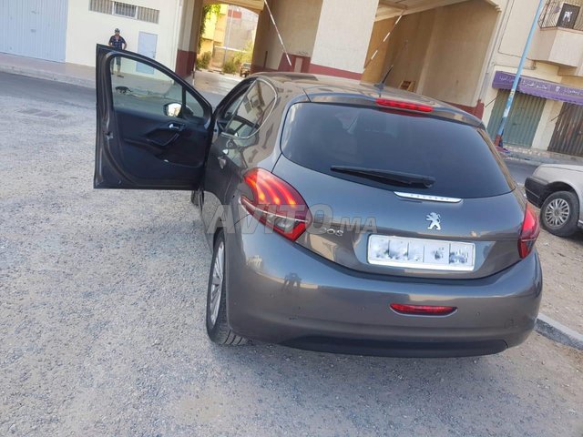 Voiture Peugeot 208 2019 à Marrakech  Diesel  - 6 chevaux