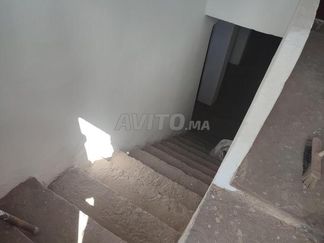 محل 139م2 مع قبو للبيع في حي عادل كازا.