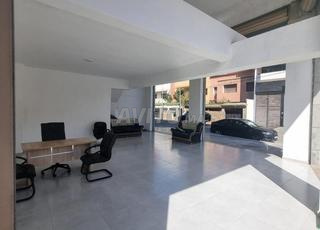 محل تجاري بواجهتين ، متجر بأربعة ستائر