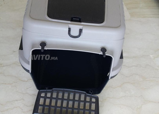 قفص للقطط أو الكلاب