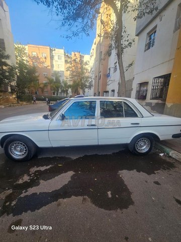 Mercedes-Benz 240 occasion Diesel Modèle 1984