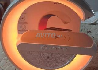 باف متعدد الألوان و شاحن لاسلكي للهاتف في نفس الوقت 